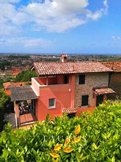 Casa con 6 locali in vendita in Via della Resistenza, Seravezza