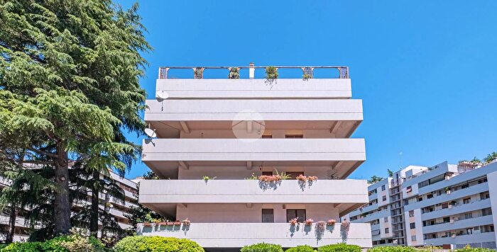 Appartamento quadrilocale in vendita in Via Salvatore Quasimodo, Roma