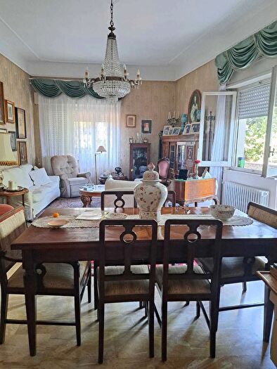 Casa con 8 locali in vendita in Lanciano