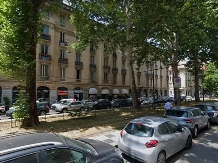 Appartamento trilocale in affitto in Viale Premuda, Milano