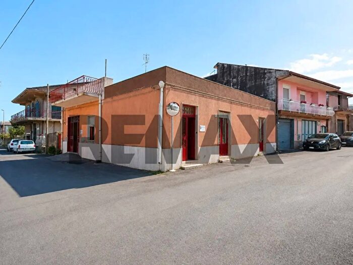 Casa con 7 locali in vendita in Via Palermo, Belpasso