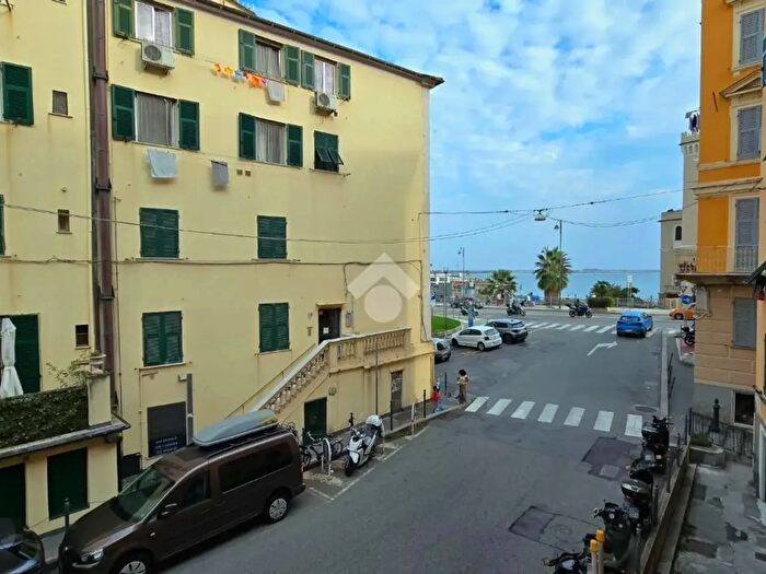 Appartamento quadrilocale in vendita in Viale Giorgio Modugno, Genova