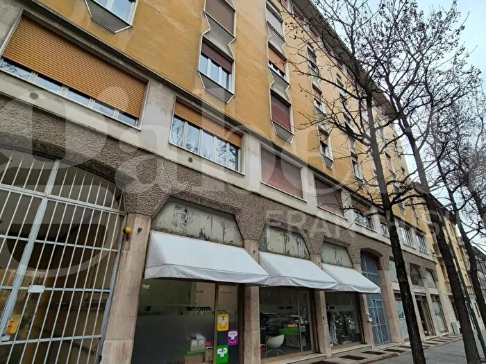 Appartamento trilocale in vendita in Via Abbadia, Piacenza