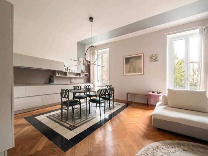 Appartamento con 5 locali in affitto in Via San Gerolamo Emiliani, Porta Romana Medaglie dOro, Milano