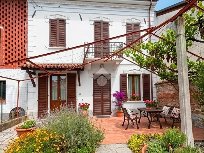 Casa con 5 locali in vendita in Via Felice Cavallotti, Castelspina