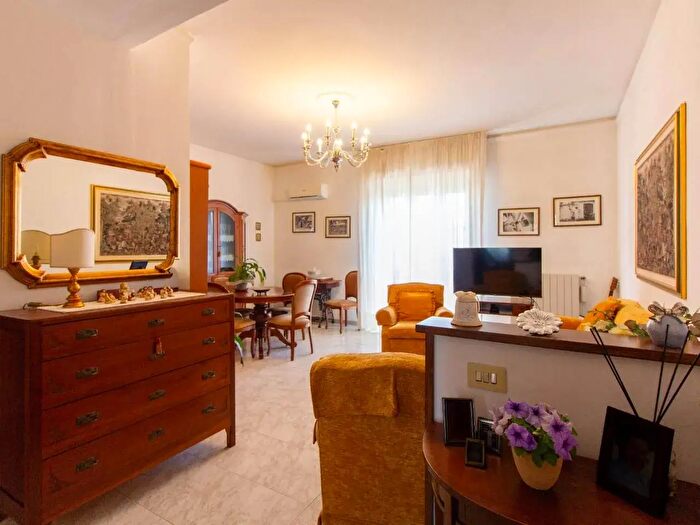 Appartamento con 5 locali in vendita in Cascina