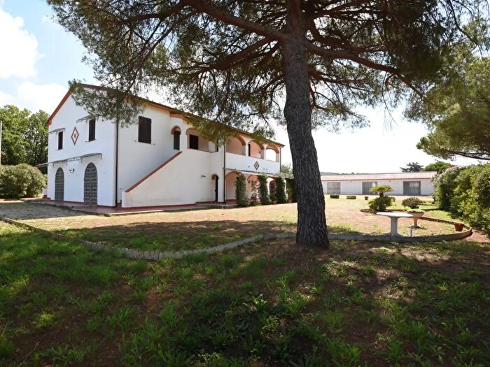 Casa con 15 locali in vendita in Campiglia Marittima