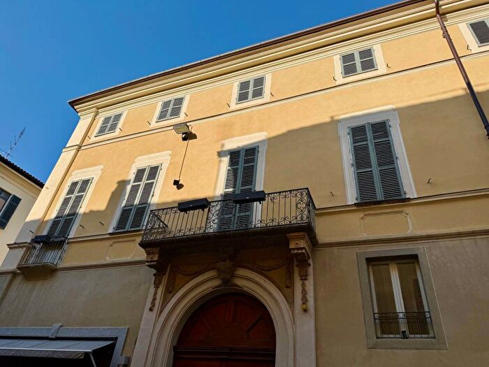 Appartamento trilocale in affitto in Via Vittorio Emanuele II, Centro Storico, Chieri