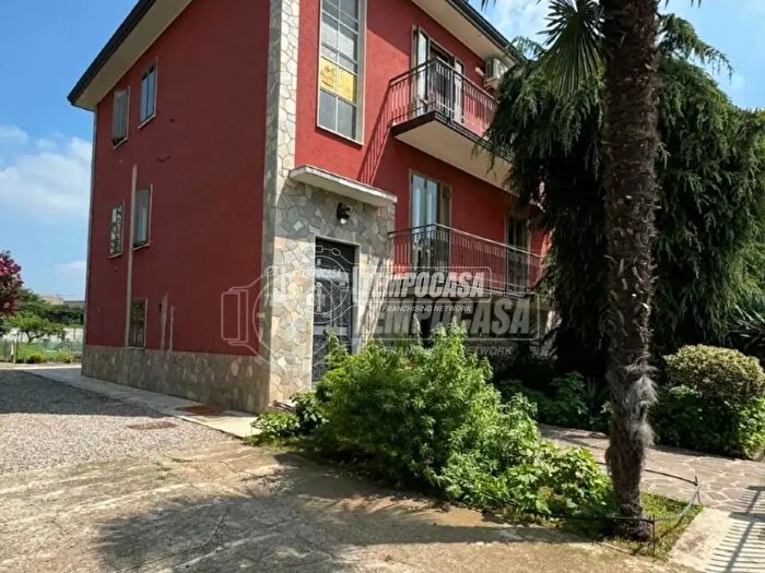 Casa con 6 locali in vendita in Via Don Minzoni, Sedriano