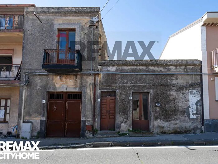 Casa con 7 locali in vendita in Via Umberto I, San Pietro Clarenza