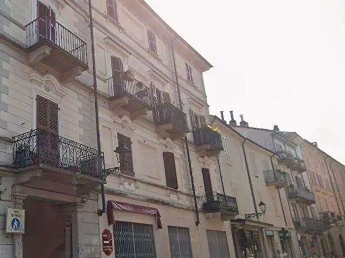 Appartamento trilocale in vendita in Via dei Mercati, Vercelli