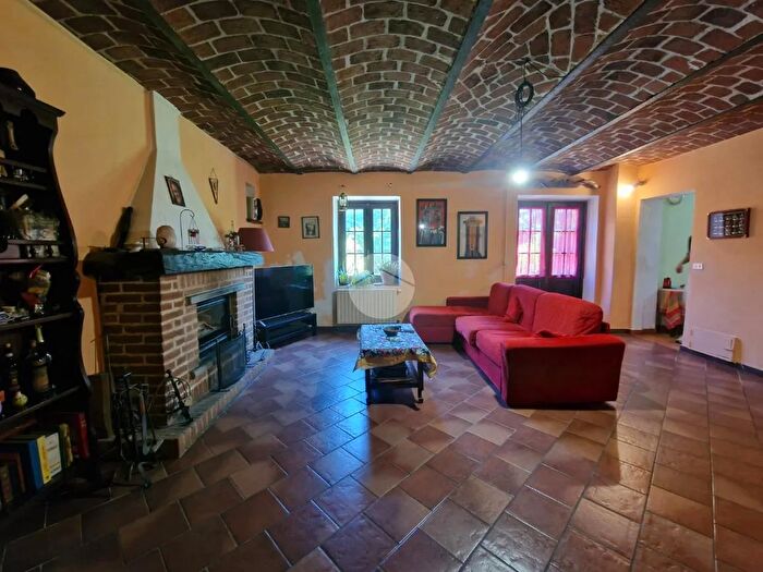 Casa con 7 locali in vendita in Regione San Grato, Villafranca DAsti