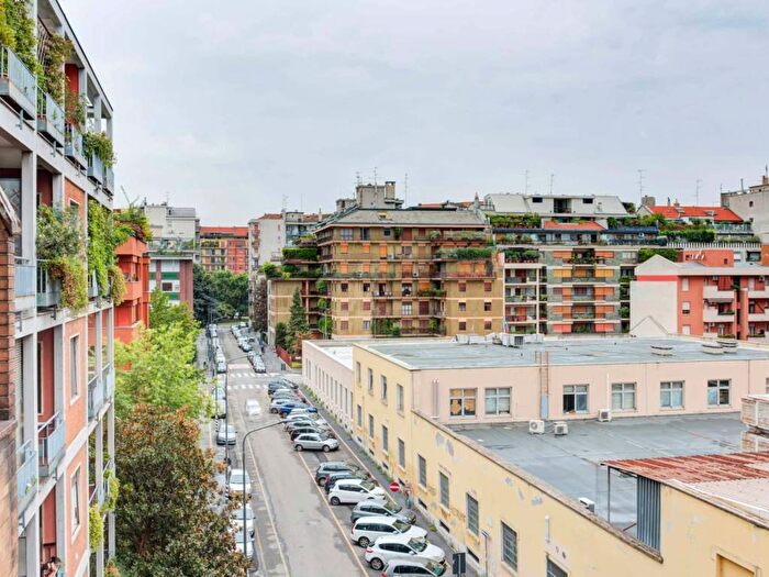 Appartamento quadrilocale in affitto in Via Stromboli, Dezza, Milano