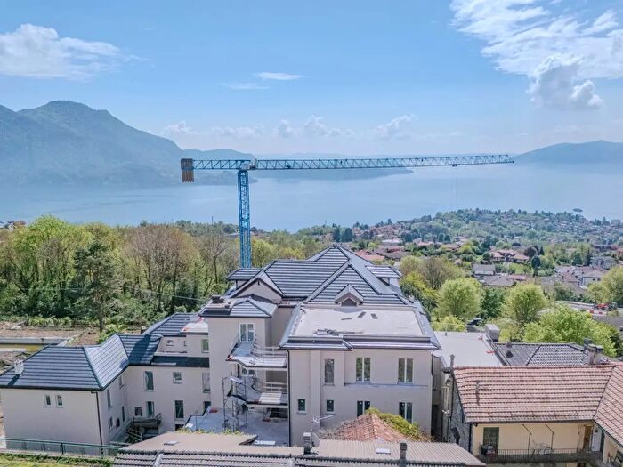 Appartamento quadrilocale in vendita in Via Scavini, Arizzano