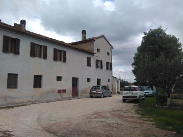 Casa con 6 locali in vendita in Via Colleolivo, Jesi