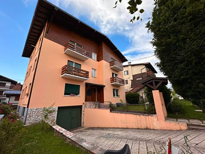 Appartamento quadrilocale in affitto in Viale della Vittoria, Centro, Asiago