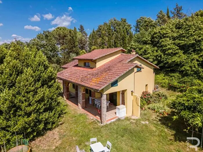 Casa con 6 locali in vendita in Strada Provinciale Roccastrada, Roccastrada