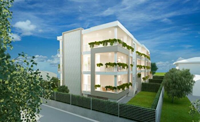 Appartamento con 5 locali in vendita in Latina