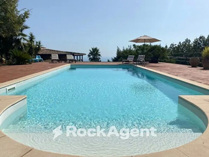 Casa con 6 locali in vendita in Via Millicucco, Piedimonte Etneo