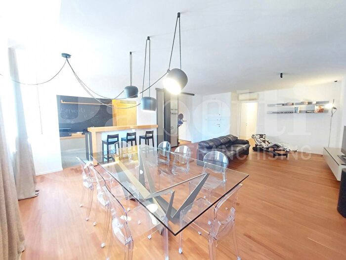 Appartamento quadrilocale in affitto in Corso del Popolo, Treviso