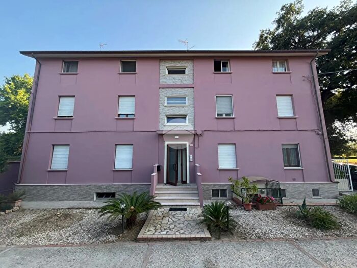 Appartamento trilocale in vendita in V IV Novembre, Fano