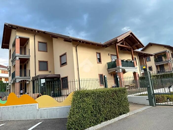 Appartamento trilocale in vendita in Via Loreto, Lanzo Torinese