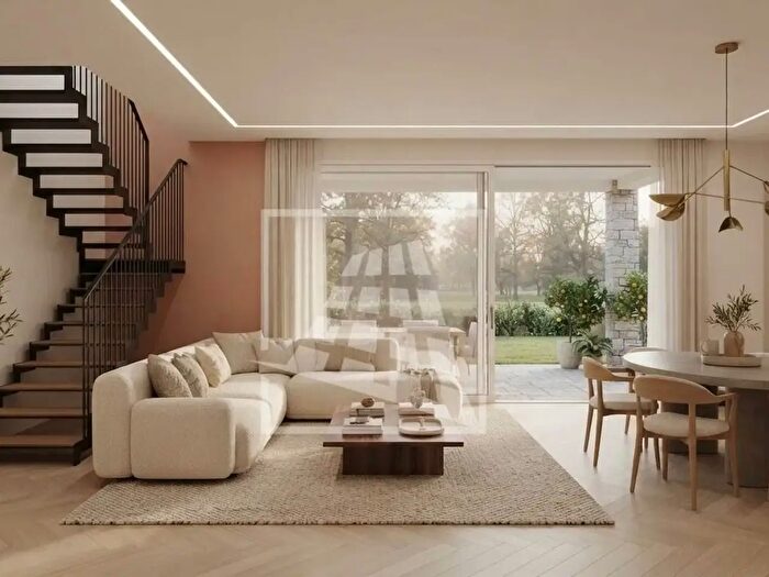 Casa con 5 locali in vendita in Via Girondola, Cavriago