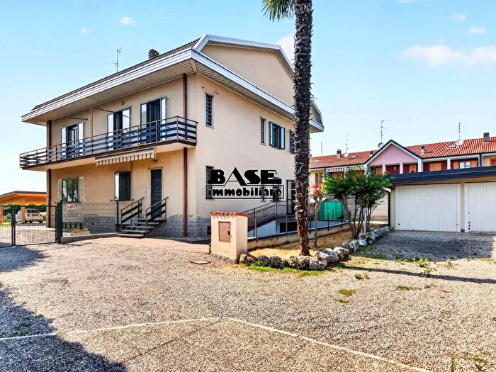 Casa quadrilocale in vendita in Via Europa Unita, Cermenate