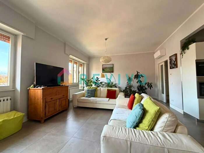 Appartamento con 6 locali in vendita in Firenze