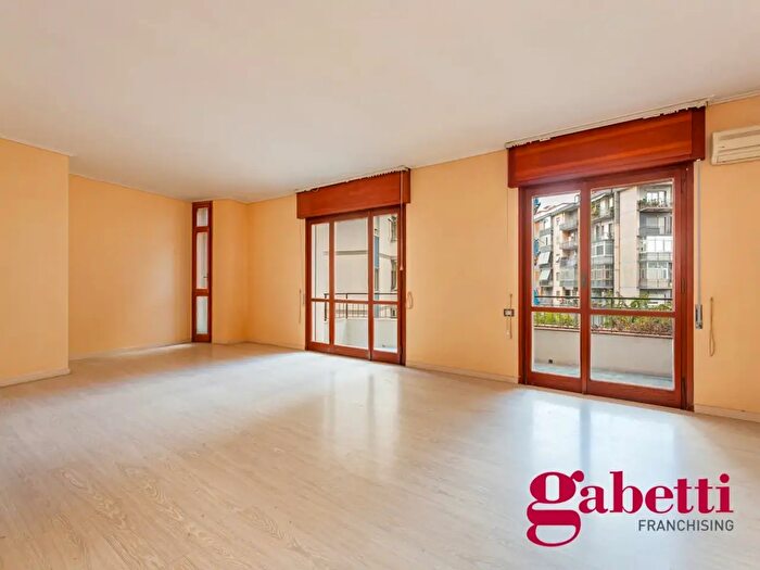 Appartamento quadrilocale in vendita in Via Gabriele Jannelli, Napoli