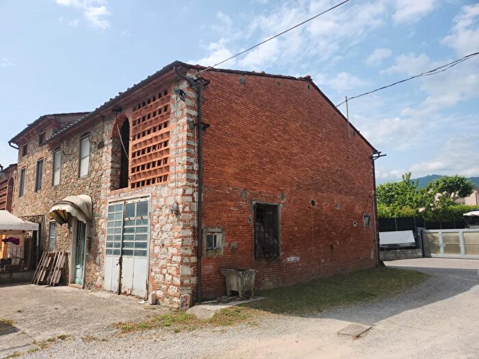 Casa con 6 locali in vendita in Capannori