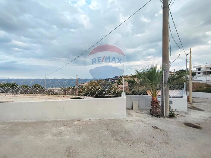 Casa con 7 locali in vendita in Via dei Garofani Snc, Augusta