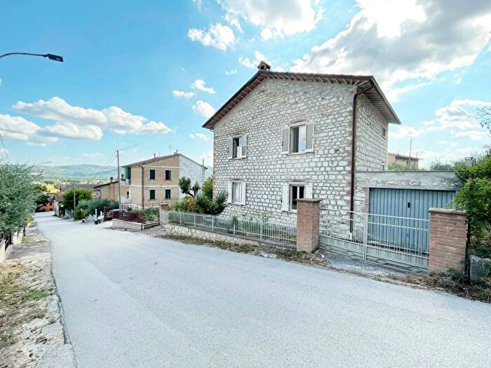 Casa con 7 locali in vendita in Strada del Sasso Rosso Gubbio, Gubbio