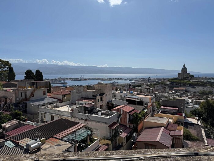 Appartamento trilocale in vendita in Via Peschiera, Messina