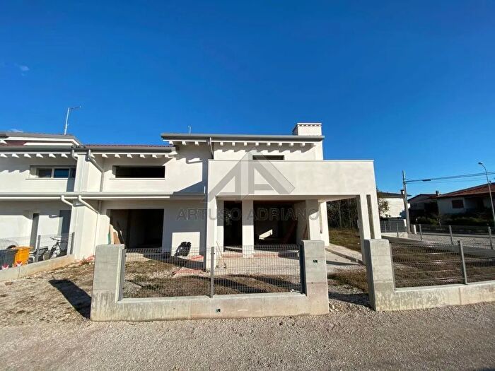 Casa in vendita in Loria