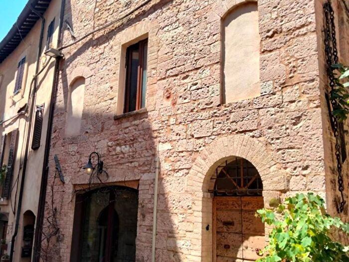 Casa con 6 locali in affitto in Via Camillo Benso di Cavour, Centro, Spello