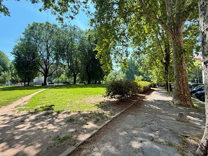 Appartamento trilocale in affitto in Piazza Giuseppe Grandi, Milano