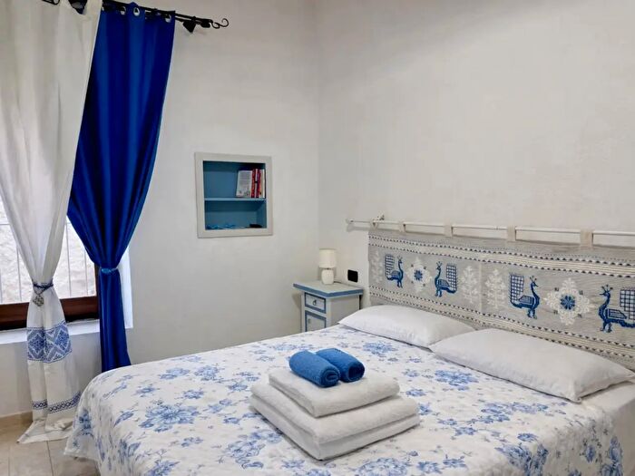 Appartamento trilocale in vendita in Via Amsicora, Orosei