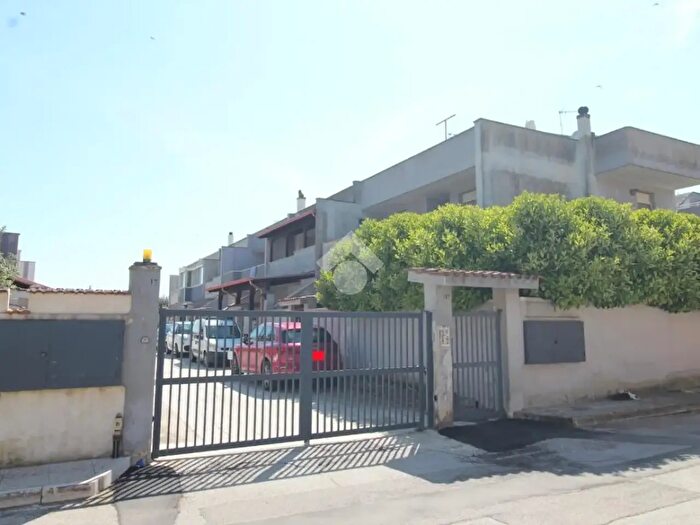 Casa quadrilocale in vendita in Via Specchia, Brindisi