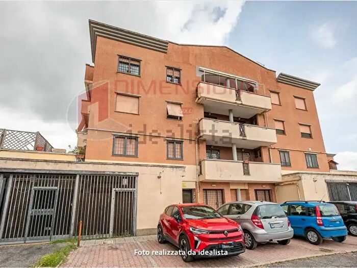 Appartamento quadrilocale in vendita in Via Massa di San Giuliano, Roma