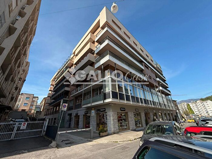 Appartamento con 5 locali in vendita in Via Isonzo M Cosenza, Cosenza