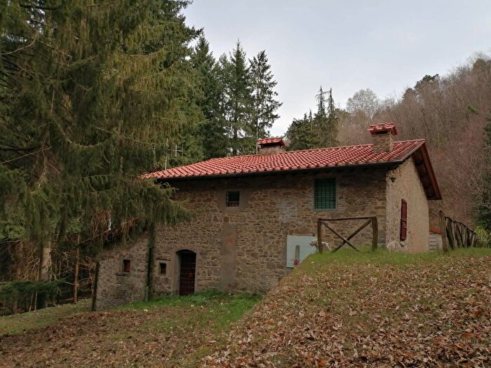 Casa con 6 locali in vendita in Cantagallo