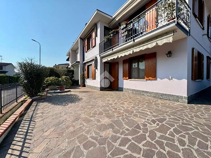 Appartamento trilocale in vendita in Via Pandriano, Castelleone