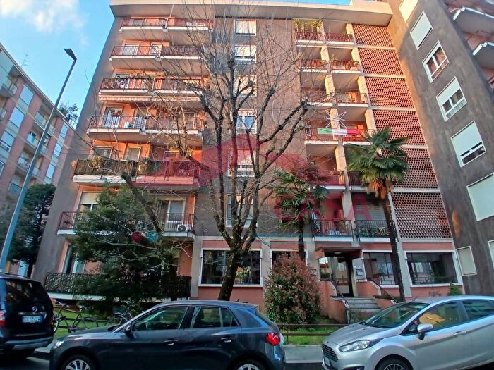 Appartamento trilocale in affitto in Via Filippo Reina, Saronno