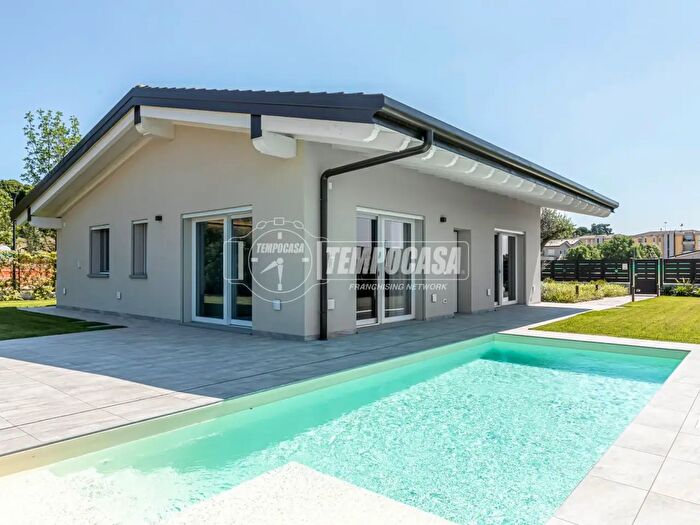 Casa quadrilocale in vendita in Lonato del Garda