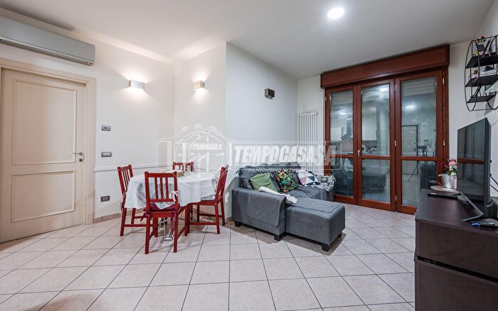 Appartamento trilocale in vendita in Via Vignolese, Modena