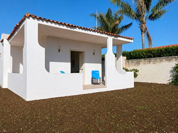 Casa bilocale in affitto in Via Lago Trasimeno, Fontane Bianche, Siracusa