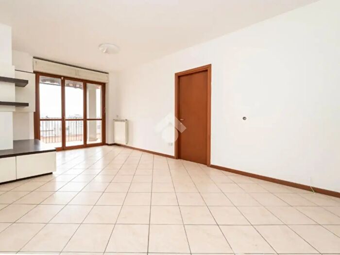 Appartamento trilocale in vendita in Via Francesco Gonin, Milano