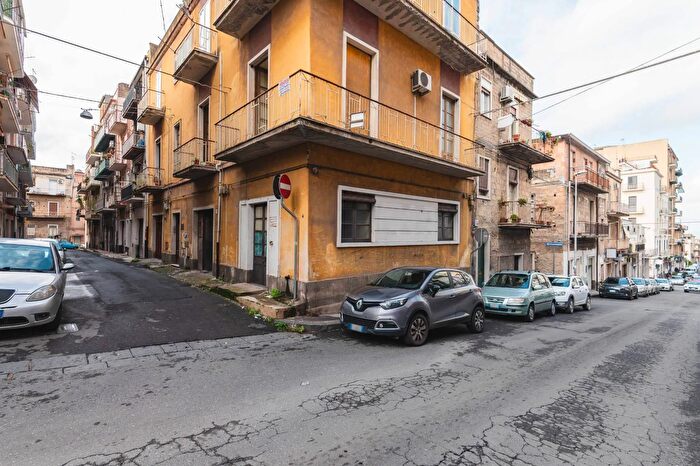 Casa con 13 locali in vendita in Via Gerone Lentini, Lentini