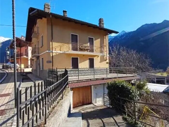 Appartamento con 5 locali in vendita in Frazione Villa, Challand Saint Victor